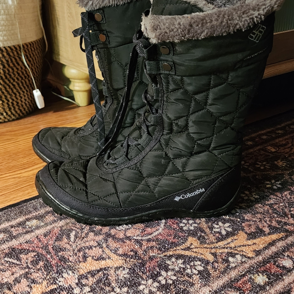Columbia Women's Quilted Black Winter Boots